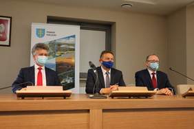 Pokaż zdjęcie: Podpisanie umów w Starostwie Powiatowym w Kielcach cd.