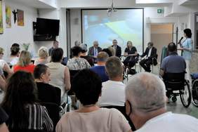 Pokaż zdjęcie: Zaproszeni goście