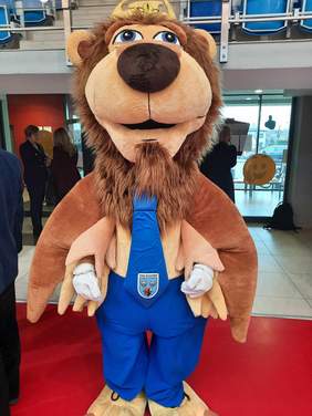 Pokaż zdjęcie: Maskotka zawodów