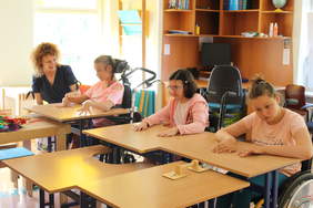 Pokaż zdjęcie: Uczestnicy projektu „Krok za krokiem ku samodzielności”