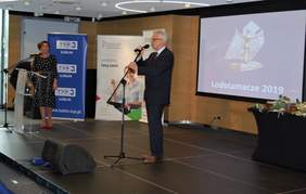 Pokaż zdjęcie: Krzysztof Michałkiewicz - sekretarz stanu w ministerstwie rodziny, pracy i polityki społecznej podczas otwarcia gali Lodołamaczy w Lublinie 