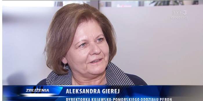 Zrzut z TVP Bydgoszcz - Tuśmiechnięta kobieta - Dyrektor Kujawsko-Pomorskiego Oddziału PFRON udziela wywiadu