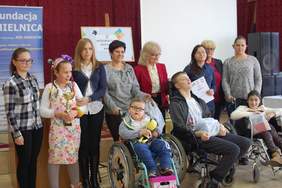 Pokaż zdjęcie: Osoby z niepełnosprawnością nagrodzone podczas III Integracyjnego Festiwalu Nauki w Mielnicy Dużej