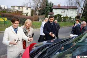 Pokaż zdjęcie: Uroczystość przekazania busa dla podopiecznych Środowiskowego Domu Samopomocy „Tulipan” w Kaliszu