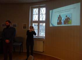 Pokaż zdjęcie: Przekaz multimedialny połączony z dyskusją