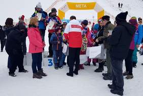 Pokaż zdjęcie: Wręczenie nagród zawodnikom