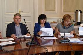 Pokaż zdjęcie: Od lewej: Bogdan Dąsal - Pełnomocnik Prezydenta Miasta Krakowa ds. Osób Niepełnosprawnych, Poseł na Sejm RP Urszula Rusecka oraz  Dyrektor Marta Mordarska 