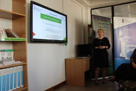 Pokaż zdjęcie: Małgorzata Żywicka Punkt Kontaktowy Oddział Lubelski PFRON prezentuje model wsparcia osób niepełnosprawnych w środowisku pracy