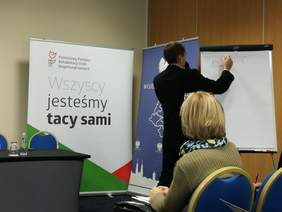 Pokaż zdjęcie: Konsultacje społeczne zmian w ustawach wdrażających Program kompleksowego wsparcia dla rodzin "Za życiem" w Opolu