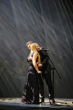 Pokaż zdjęcie: Niezwykły duet uczestników koncertu