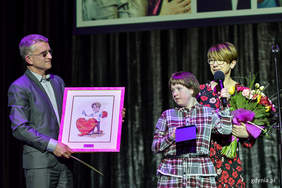 Pokaż zdjęcie: Katarzyna Karczewska, laureatka medalu Gdynia bez barier z rodziną // fot. Dawid Linkowski 