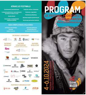 Pokaż zdjęcie: Po lewej stronie widnieją atrakcje festiwalu oraz informacje dotyczące partnerów festiwalu i patronatu honorowego. Z kolei po prawej stronie widoczne jest zdjęcie mężczyzny w czapce i futrzanym płaszczu, logo festiwalu oraz jego termin i lokalizacja.