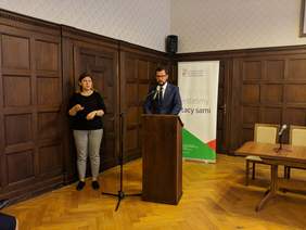 Pokaż zdjęcie: Konferencje otwiera Wicewojewoda Zachodniopomorski Marek Subocz