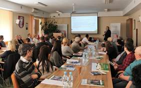 Pokaż zdjęcie: Prezentacja korzyści z zatrudniania osób niepłnosprawnych przez Sławomira Drzewieckiego pracownika Oddziału Lubelskiego PFRON