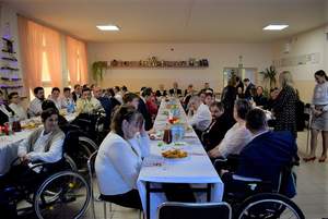 Spotkanie przy świątecznym stole