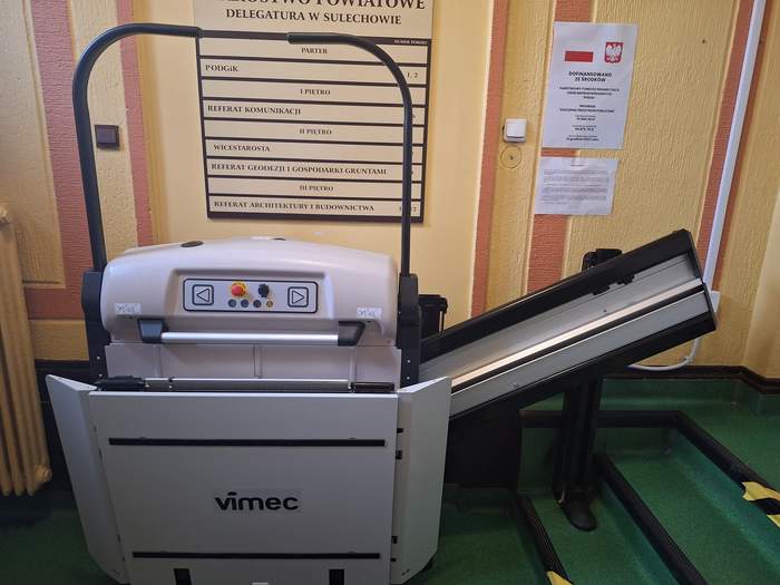 Pokaż zdjęcie: Platforma schodowa w budynku Delegatury Starostwa w Zielonej Górze