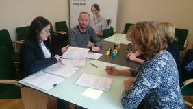 Pokaż zdjęcie: Podpisywanie Umowy Rehabilitacja 25+ z Polskim Stowarzyszeniem na Rzecz Osób z Niepełnosprawnością Intelektualną Koło w Nowym Targu