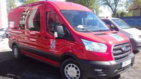 Pokaż zdjęcie: Czerwony mikrobus z programu 