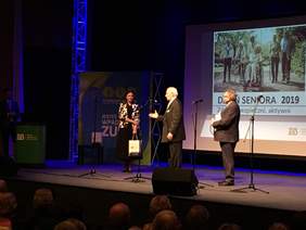 Pokaż zdjęcie: Przywitanie gości przybyłch na Pomorski XI Dzień Seniora