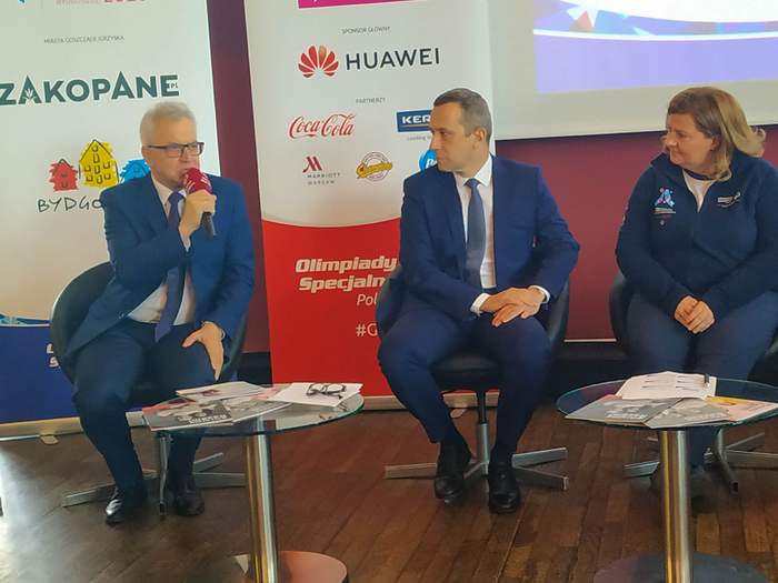 Pokaż zdjęcie: Prezes Krzysztof Michałkiewicz, prezes Huawei Radosław Kędzia i Joanna Styczeń-Lasocka z Olimipad Specjalnych