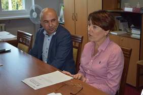 Pokaż zdjęcie: Spotkanie w Starostwie Powiatowym w Prudniku - Pan Andrzej Synowiec – przedstawiciel Oddziału Opolskiego Państwowego Funduszu Rehabilitacji Osób Niepełnosprawnych oraz pani Jolanta Barska - Kierownik