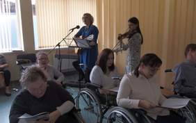 Pokaż zdjęcie: Występ scholi