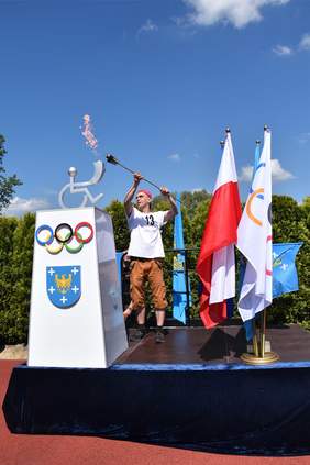 Pokaż zdjęcie: Zapalenie znicza olimpijskiego