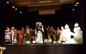 Pokaż zdjęcie: Spektakl Teatru  „Radwanek”