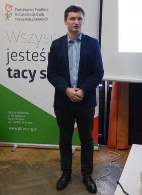 Pokaż zdjęcie: Daniel Zawodnik, pracownik Ośrodka Interwencji Kryzysowej i Poradnictwa w Myślenicach