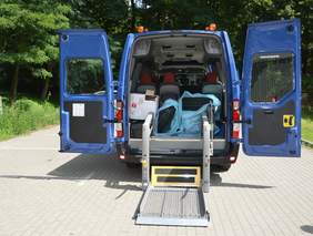 Nowy autobus  dla podopiecznych  Stowarzyszenia Przyjaciół Chorych „Nadzieja” z Namysłowa