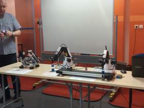 Pokaż zdjęcie: Atrakcją Targów był robot złożony z klocków Lego układający w mgnieniu oka kostkę Rubika