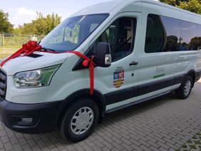 Pokaż zdjęcie: Nowy bus - prezent na początek roku szkolnego 