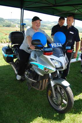 Pokaż zdjęcie: Atrakcje na stoisku policji