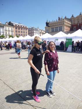 Pokaż zdjęcie: Inauguracja Tygodnia Osób z Niepełnosprawnością "Kocham Kraków z Wzajemnością" na Rynku Głównym w Krakowie