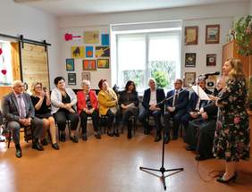 Pokaż zdjęcie: Uroczystość przekazania samochodu 