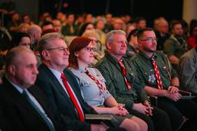 Pokaż zdjęcie: Uczestnicy uroczystości