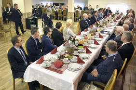 Pokaż zdjęcie: Uczestnicy uroczystości