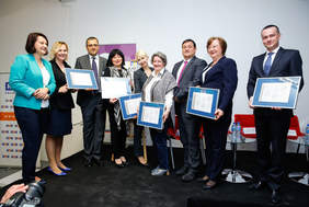 Pokaż zdjęcie: Zdjęcie grupowe sygnatariuszy Karty Różnorodności