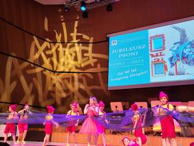 Pokaż zdjęcie: Występy artystyczne w trakcie wydarzenia