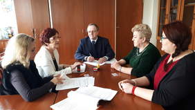 Pokaż zdjęcie: podpisanie umowy ze Stowarzyszeniem na Rzecz Osób Niepełnosprawnych Ruchowo ,,Saron” 