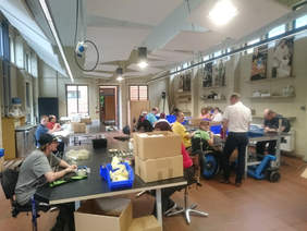 Pokaż zdjęcie: praca w warsztacie 