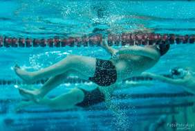 Pokaż zdjęcie: Zawodnicy podczas Mistrzostw w Pływaniu 
