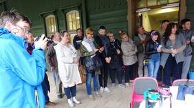 Powitanie osób odwiedzajacych wystawę