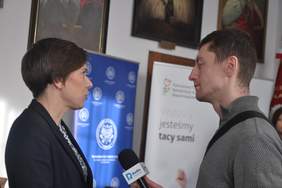Pokaż zdjęcie: Wywiad Anny Skupień, dyrektor Oddziału Wielkopolskiego PFRON dla Radia Poznań po podpisaniu porozumienia z Uniwersytetem Medycznym oraz Uniwersytetem Artystycznym w Poznaniu