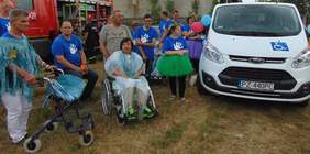 Pokaż zdjęcie: Przekazanie busa z dofinansowaniem PFRON dla Warsztatu Terapii Zajęciowej w Pobiedziskach