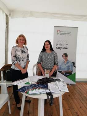 Pokaż zdjęcie: Stoisko informacyjne Oddziału Małopolskiego PFRON