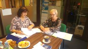 Pokaż zdjęcie: Od prawej: pracownik Oddziału Śląskiego PFRON, przedstawiciel gminy podczas warszatu promującego program "Stabilne zatrudnienie"