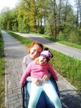 „Krok za krokiem…”- opowieść o Basi, która chce chodzić