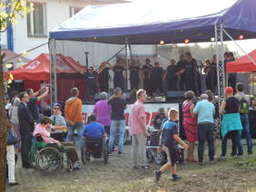 Pokaż zdjęcie: Występ zespołu Zakręceni z Knurowa 