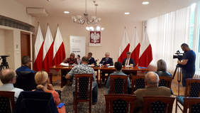 Pokaż zdjęcie: podpisanie umowy z powiatem koneckim 